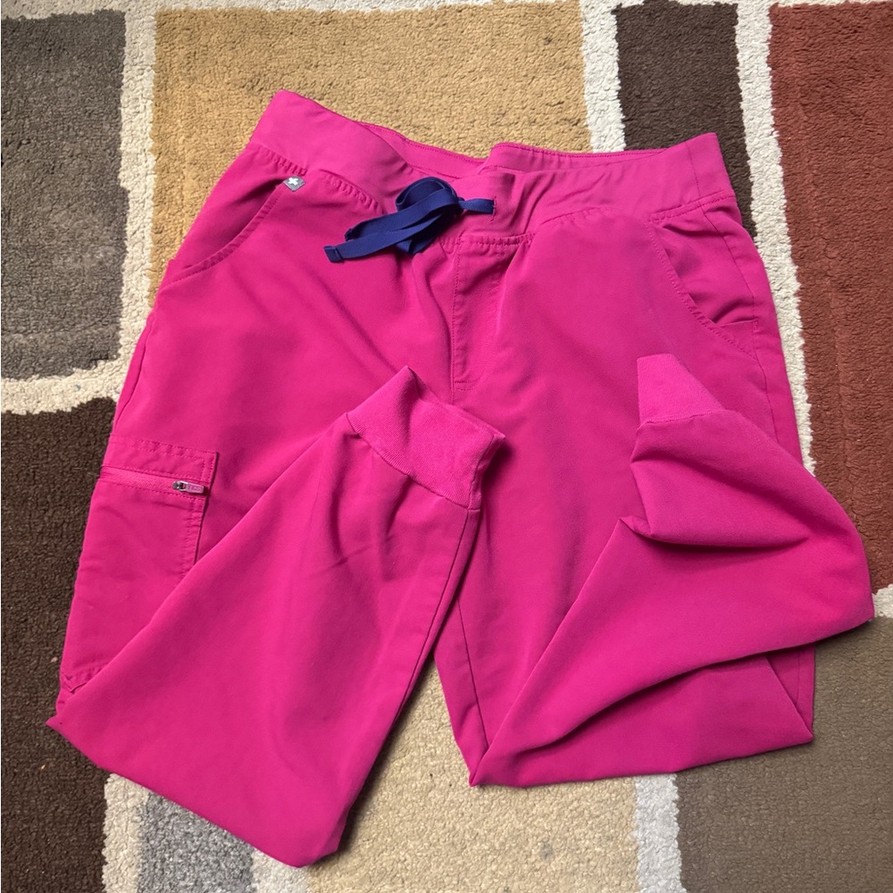 FIGS ultra rose color joggers medium petite
